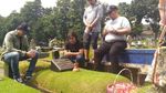 Rutin, Cast Warkop DKI Reborn Ziarah ke Makam Dono dan Kasino
