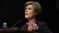 Pelaksana Tugas Jaksa Agung Sally Yates dipecat Trump pada 30 Januari 2017. Penyebabnya, Yates enggan membela kebijakan imigrasi Trump yang kontroversial. AFP PHOTO/JIM WATSON