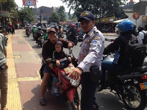 Pemotor Serobot Trotoar Tak Ditilang, Lalu Apa Efek Jeranya?