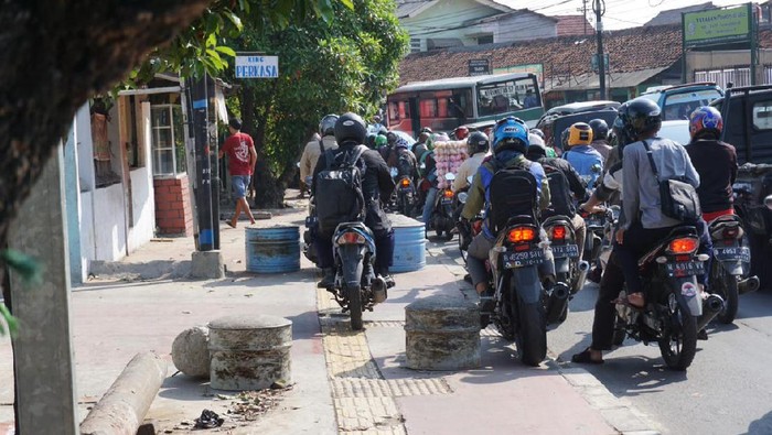 150 Trotoar di Jakarta Dijaga dari Pemotor Bandel