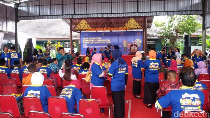 Jokowi Kampanye Imunisasi di Yogya, Siswa: Semoga Ada Kuis Sepeda