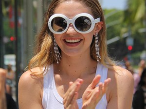 Ini Jenis Kacamata yang Lagi Tren di 2017, Dipakai Gigi Hadid dan Rihanna