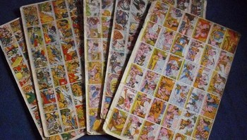 Kartu bergambar dimainkan dengan cara ditepuk atau diterbangkan. Siapa yang gambarnya menghadap ke atas menang. Foto: istimewa