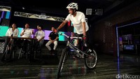 Kehadiran MacAskill tentu menjadi angin segar agar bisa memotivasi atlet muda untuk terus berkembang disiplin trails. Selain itu dari sisi promosi, MacAskill akan ikut membantu mempromosikan Indonesia kedepannya, termasuk perhelatan Asian Games dan Asian Para Games, tambah Okto.