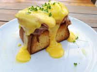 Ini <i>Egg Benedict</i> dari Tiga Kafe di Kawasan Senopati, Mana yang Enak?