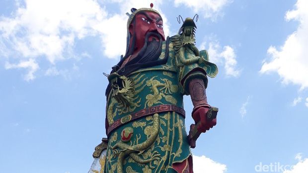 Patung Raksasa di Kelenteng Tuban Ternyata Belum Kantongi Izin
