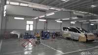 Kini bagi otolovers yang ingin melakukan perbaikan dan pengecatan pada kendaraan roda empat kesayangan, tidak usah bingung harus kemana lagi. Foto: Ruly Kurniawan