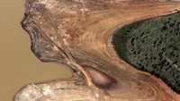 Daratan berbentuk kepala manusia ini merupakan bekas dari waduk-waduk utama Sao Paulo, Brazil (Nacho Doce/ Reuters)