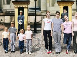 Potret Viral Keluarga Dewasa Mengulang Indahnya Masa Kecil