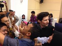 Heboh Rebutan Selfie Bareng Pavel Durov