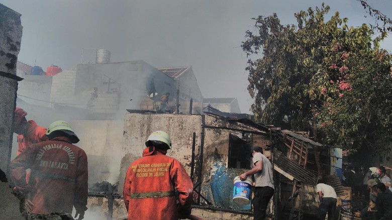 Tabung Gas Abang Ketoprak Meledak Saat Goreng Kerupuk, 1 Orang Luka Tabung Gas Abang Ketoprak Meledak Saat Goreng Kerupuk, 1 Orang Luka