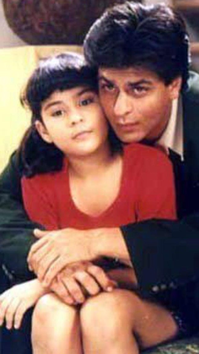 Pada film Kuch Kuch Hota Hai, Sana Saeed beradu akting dengan raja Bollywood, Shahrukh Khan. Sana berperan sebagai Anjali kecil, buah hati Rahul (Shahrukh Khan) dan Tina (Rani Mukherje) Foto: Dok. Instagram