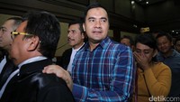 Saipul Jamil saat ditemui usai sidang di Pengadilan Tipikor, Bungur, Jakarta Pusat pada Senin (31/7) malam. 