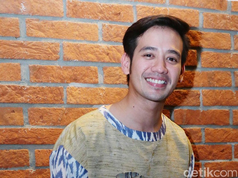 Tarra Budiman Sayangkan Mak Vera dan Mantan Anak Asuh Saling Buka Aib Tarra Budiman Sayangkan Mak Vera dan Mantan Anak Asuh Saling Buka Aib