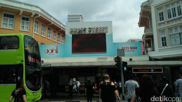 Bugis street yang berada di seberang stasiun MRT (Bonauli/detikTravel)