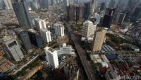 Pemotor dilarang melintas di JLNT Kampung Melayu-Tanah Abang karena angin yang kencang disebabkan tingginya jalan layang tersebut.