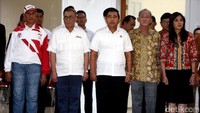 Ketua Umum KONI Tono Suratman hadir dalam pengukuhan tersebut.