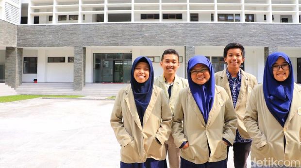 Mahasiswa UGM pencipta alat Glukosaga. 
