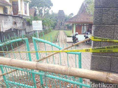 Candi Kidal dipolice line usai diseruduk mobil/