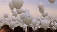 Di St Petersburg, Rusia, acara yang sama juga berlangsung dengan menerbangkan balon berwarna putih. Foto: vk.com