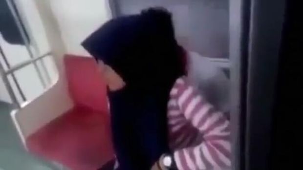 Video viral remaja mesum di gerbong KRL