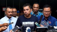 Elite Partai Demokrat (PD) hari ini mendatangi Mahkamah Konstitusi (MK) untuk konsultasi uji materi UU Pemilu. Namun, MK belum bisa memberikan waktu konsultasi karena harus masih mengatur waktu.