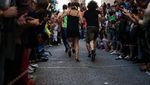 Foto: Lomba Lari Pria... Pakai High Heels