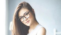 Sylvia pernah menjadi model cantik di video klip milik Al Ghazali yang berjudul Amnesia. Dok. Instagram/sylviagenpati
