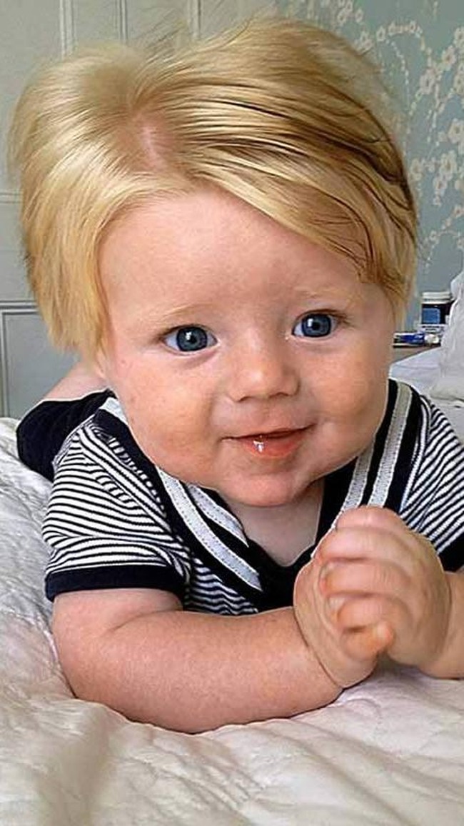 Sejak lahir bayi yang diberinama Frederick Ryan ini terlahir dengan gaya rambut belah samping. Sungguh menggemaskan ya! Foto: Ist.