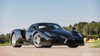 Tanpa kehadiran Ferrari Enzo, sulit untuk mencari acuan untuk sebuah mobil super. Inilah mobil yang menjadi perantara antara mobil Formula 1 dan mobil jalanan Ferrari. Foto: RM Sothebys