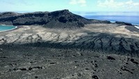 Pulau baru di Samudera Pasifik itu terbentuk akibat letusan Gunung Hunga Tonga-Hunga Haapai yang ada di dasar laut. Gunung ini sudah meletus sebanyak lima kali selama bulan Desember 2014 lalu. Akibat letusannya yang dahsyat, kini terbentuklah suatu pulau baru. Pulau yang belum diberi nama tersebut memiliki panjang mencapai 500 meter (Dok. BBC/GP Orbassano)
