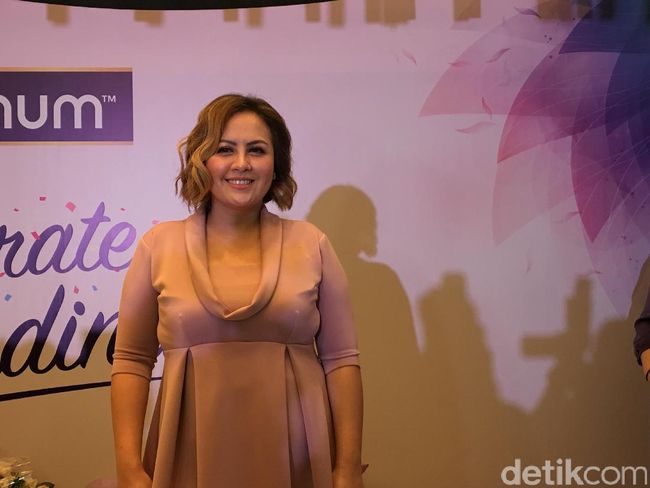 Cara Cynthia Lamusu Menstimulasi Buah Hatinya dengan Mainan 