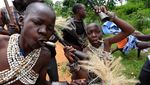 Foto : Prosesi Ritual Sunat Laki-laki di Kenya
