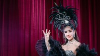 Ladyboy ini pun jadi bagian penting dari kehidupan malam di Pattaya, Thailand. Mereka jadi bintang utama pertunjukan kabaret Alcazar yang sudah berdiri di Thailand sejak tahun 1981 (Alcazar Thailand)