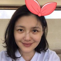 Barbie Hsu menjadi perbincangan beberapa hari ini karena menambahkan gambar pita di foto selfie terbarunya. Di situ terlihat wajahnya yang awet muda di usia 41. Foto: Instagram Barbie Hsu