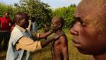 Foto : Prosesi Ritual Sunat Laki-laki di Kenya