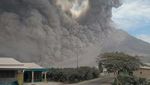 Penampakan Semburan Awan Pekat nan Panas dari Perut Sinabung