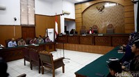 Seperti diketahui, dalam penyelidikan kasus ini, KPK menemukan adanya indikasi korupsi dalam pemberian Surat Keterangan Lunas kepada Sjamsul Nursalim, selaku pemegang saham pengendali Bank Dagang Negara Indonesia (BDNI) tahun 2004.