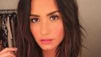 Penyanyi Demi Lovato juga pernah di gosipkan berhubungan dengan Neymar. Tapi kayaknya sih ini cuma gosip. Dok. Instagram