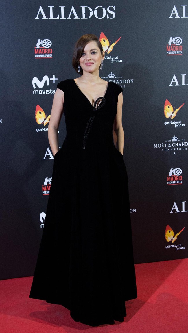 Marion Cotillard saat menghadiri pemutaran perdana pentas Paramount Pictures Allied di Callao City Lights pada 22 November 2016 di Madrid, Spanyol. (Foto by Carlos Alvarez / Getty Images)