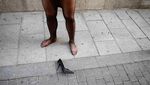 Foto: Lomba Lari Pria... Pakai High Heels
