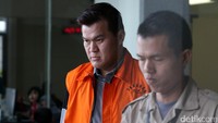Andi Narogong diperiksa KPK sebagai saksi dalam kasus merintangi proses penyidikan, persidangan dan memberikan keterangan tidak benar pada persidangan kasus korupsi e-KTP dengan tersangka anggota DPR Markus Nari.