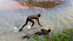 Foto : Prosesi Ritual Sunat Laki-laki di Kenya