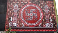 Selama lima hari perayaan, mural para seniman menghiasi dinding di gedung maupun sudut kota. Foto: Istimewa