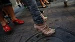 Foto: Lomba Lari Pria... Pakai High Heels