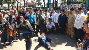 Antusiasme Anak Sambut Bulan Imunisasi: Jatuh-jatuhan di Depan Menkes
