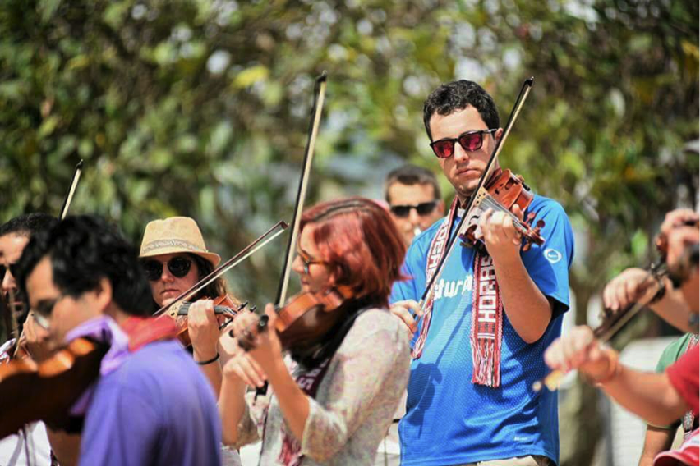 Grup Orkestra Asal Spanyol Kagum Akan Keindahan Danau Toba