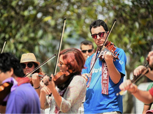 Grup Orkestra Asal Spanyol Kagum Akan Keindahan Danau Toba