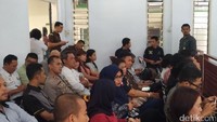 Pihak Fidelis Arie Suderwato kecewa dengan vonis bersalah dan hukuman delapan bulan penjara atas penanaman ganja. (Foto: Dokumentasi Tim Pengacara Fidelis)