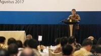 Jonan mengungkapkan, pemerintah akan tetap mengembangkan energi baru terbarukan di bidang kelistrikan dan transportasi. Dua tahun terakhir pertumbuhan energi baru terbarukan sangat pesat, terutama di panas bumi